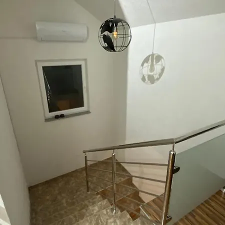 Vila Prvi * 야이체
